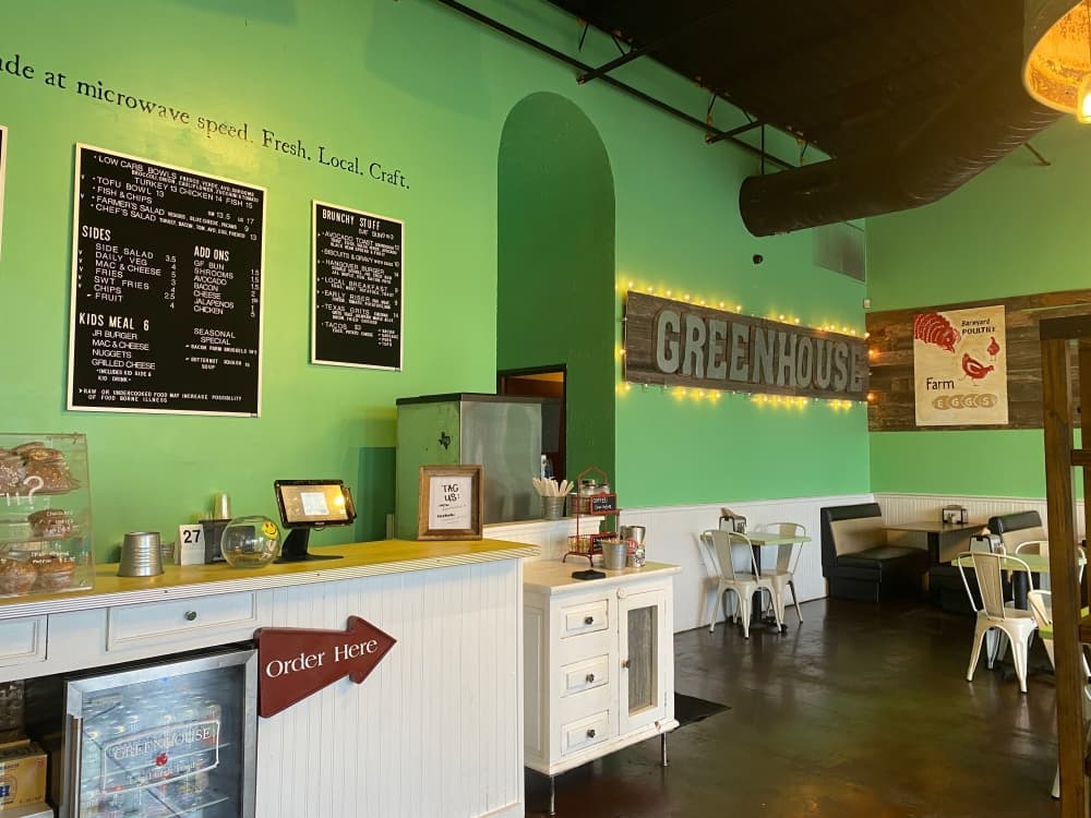 Inside the Round Rock location, diners will be greeted by a soft green interior with farmhouse-style decor. (Brooke Sjoberg/Community Impact Newspaper)