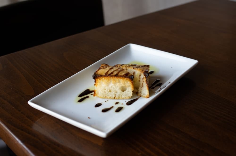 
Focaccia bread is available in either the gluten-free or standard recipe and served with a balsamic drizzle.