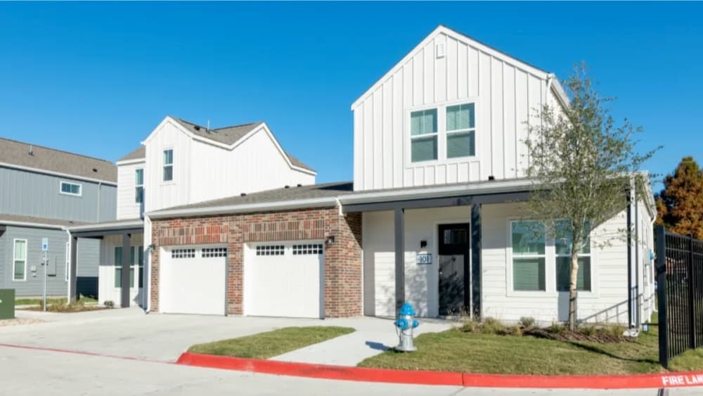 Parchaus at Skyline Drive accepting tenants in McKinney townhome community