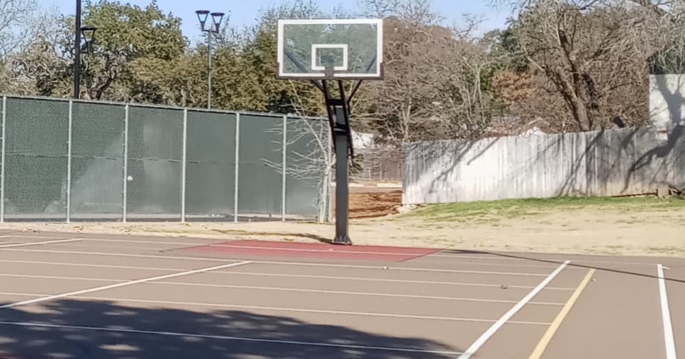 Hollywood Park seeks solution to basketball court problems