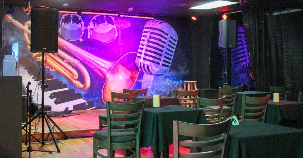 Champions-area Komedy Lounge keeps spirits high amid COVID-19 pandemic
