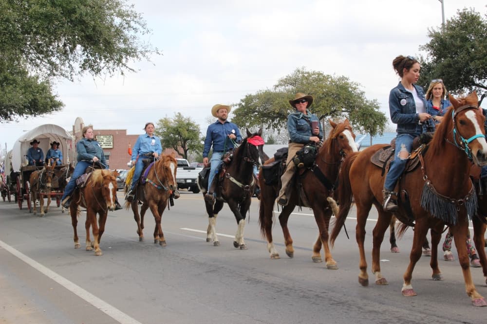 Trail riders paraded along Main Street on Feb. 22 after leaving the Tomball Historic Depot Plaza for an overnight stay at Spring Creek Park. (Kayli Thompson/Community Impact Newspaper)