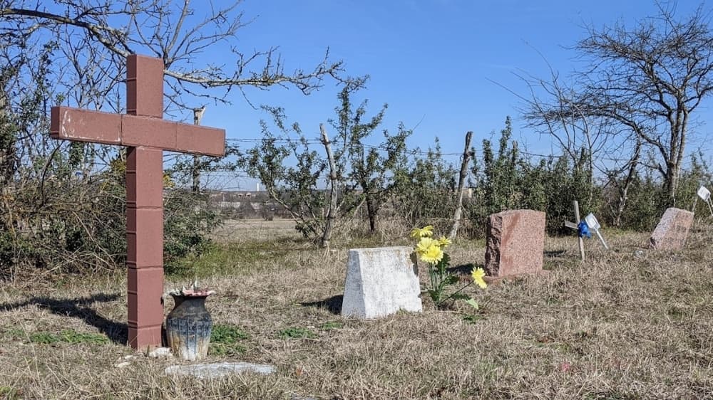 Rotary Club of Pflugerville leads effort to replace markers in historic Black cemetery