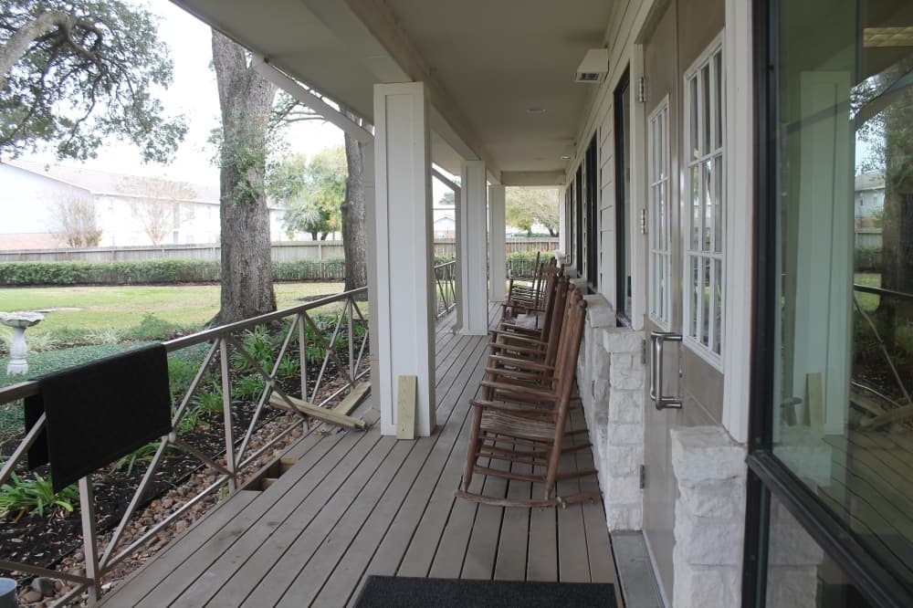 The outdoor space is a frequented spot for chatting amongst the seniors. (Sierra Rozen/Community Impact Newspaper)