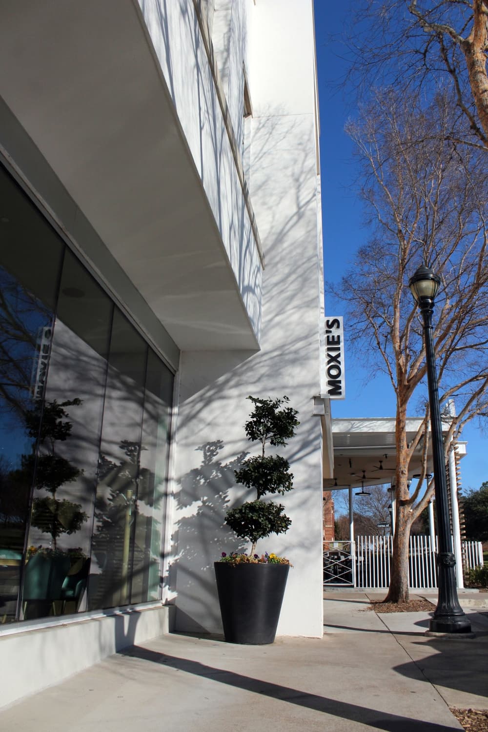 Moxies, which is located on Main Street, receives a lot of foot traffic from Southlake Town Square. (Karen Chaney/Community Impact Newspaper)