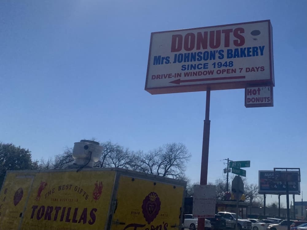 74-year-old North Austin doughnut shop closes for renovations 