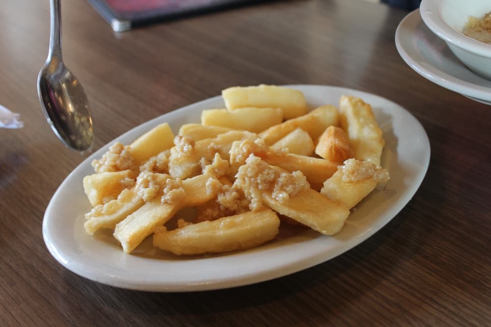 The Yuca Frita con Mojo ($5.50): Fried Yucca is topped with a garlic sauce. 