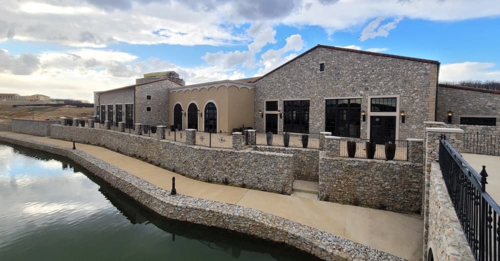 2 restaurants, 1 bar slated for Westlake's Entrada development