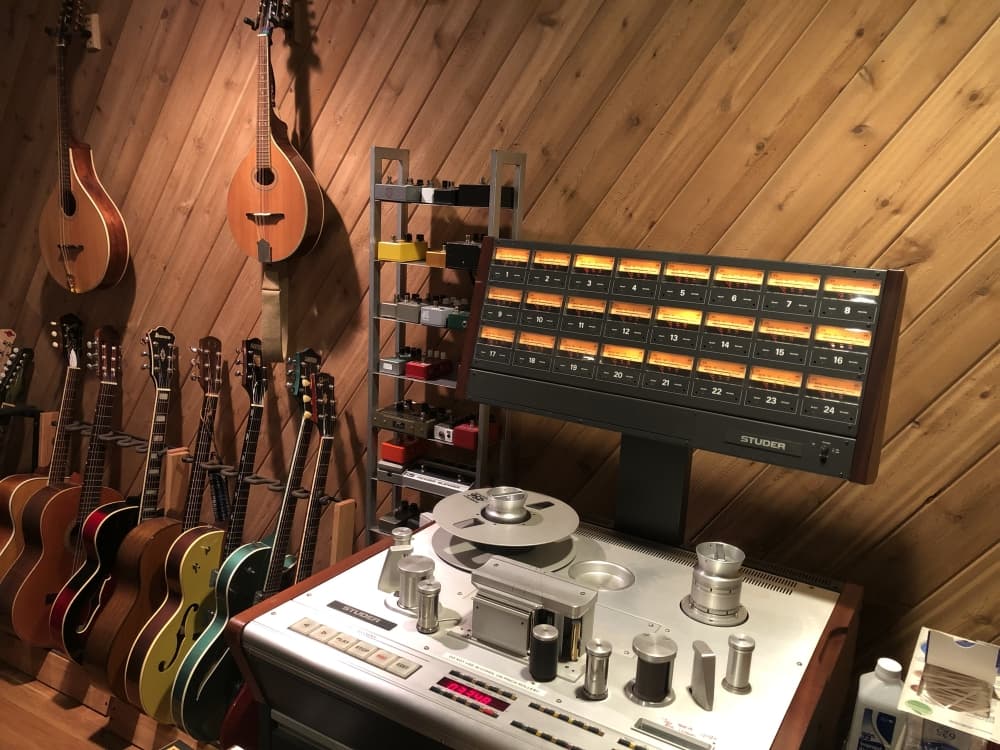 Cedar Creek keeps various equipment and instruments available for artists to try. (Glorie Martinez/Community Impact Newspaper)