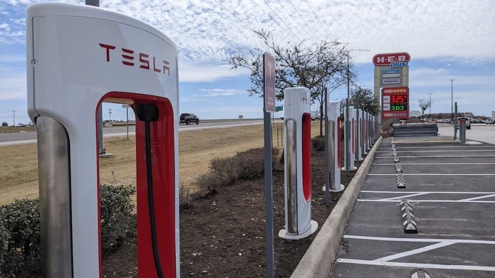 Tesla Supercharger station now operational at Hutto H-E-B
