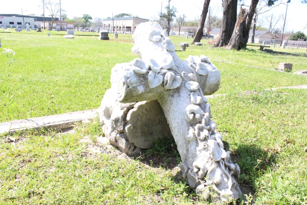 The cemetery is the final resting place for several Civil War and World War I military veterans with many of the headstones having fallen over time. (Hannah Zedaker/Community Impact Newspaper)