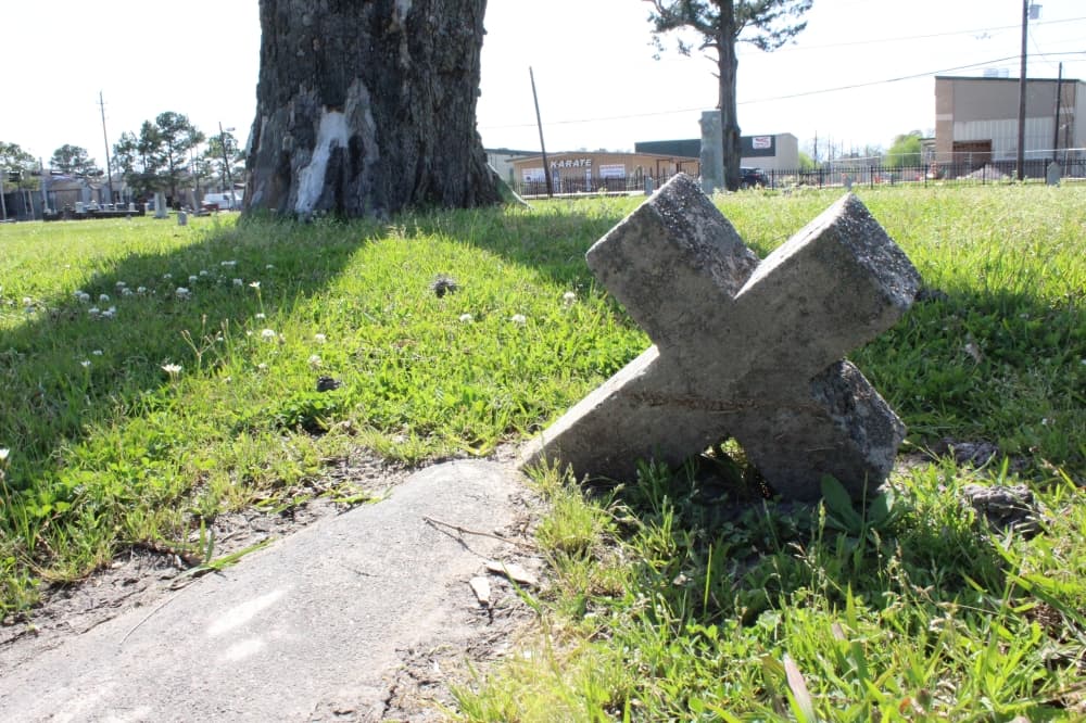 The cemetery is the final resting place for several Civil War and World War I military veterans with many of the headstones having fallen over time. (Hannah Zedaker/Community Impact Newspaper)