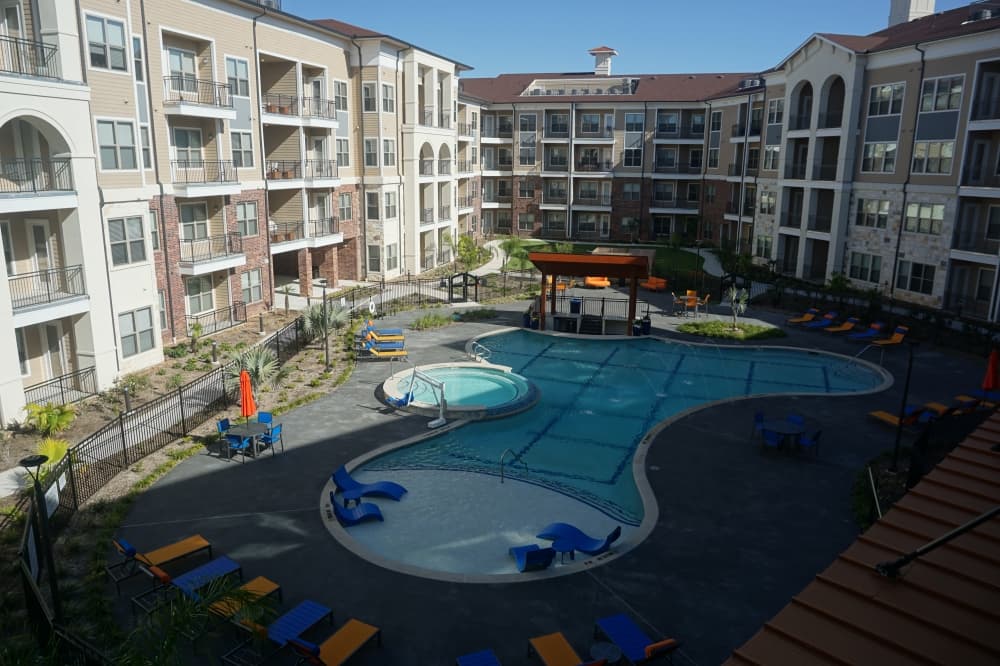 The facility features a resort-style pool with a swim-up bar. (Mikah Boyd/Community Impact Newspaper)