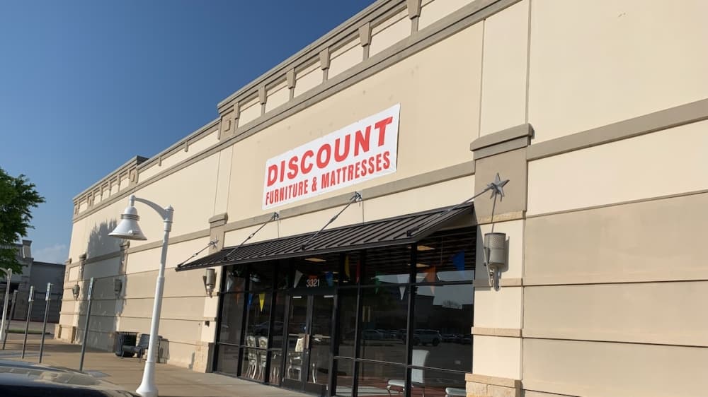 Daily Deals & Furniture expands with Frisco store