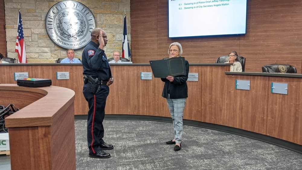 Hutto swears in new police chief