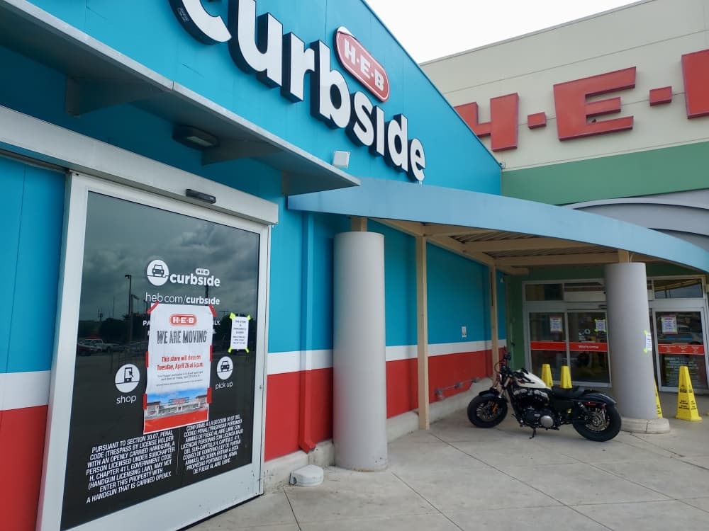 The original H-E-B on Walnut Avenue opened  in 1994. (Lauren Canterberry/Community Impact Newspaper)