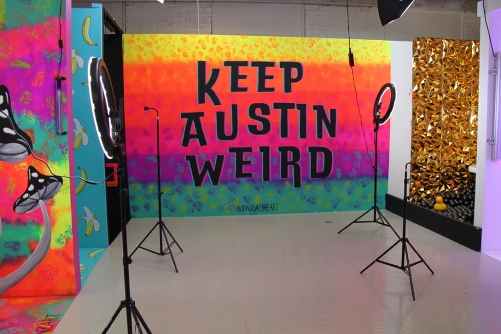 Texas Selfie Museum in downtown Austin embraces self-portraits, raise funds for Ukraine