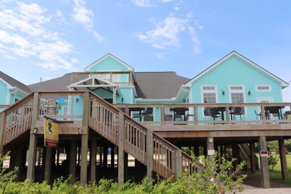 Merlion Thai has outdoor seating with a view of Galveston Bay. (Cynthia Zelaya/Community Impact Newspaper)