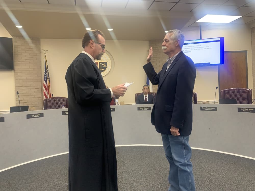 Randy Parr, the city's retired fire chief, was sworn in as a new council member in Position 5 at the May 16 meeting. (Kayli Thompson/Community Impact Newspaper)