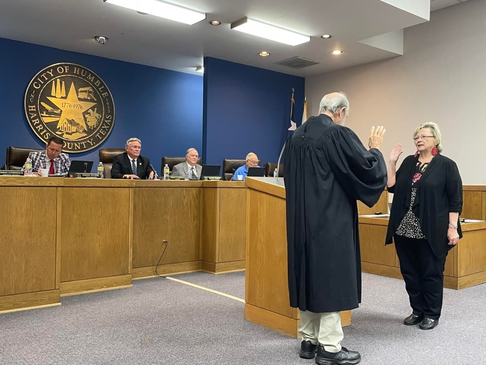 Humble City Council Place 4 incumbent Paula Settle was sworn into office at a May 26 meeting. (Hannah Zedaker/Community Impact Newspaper)