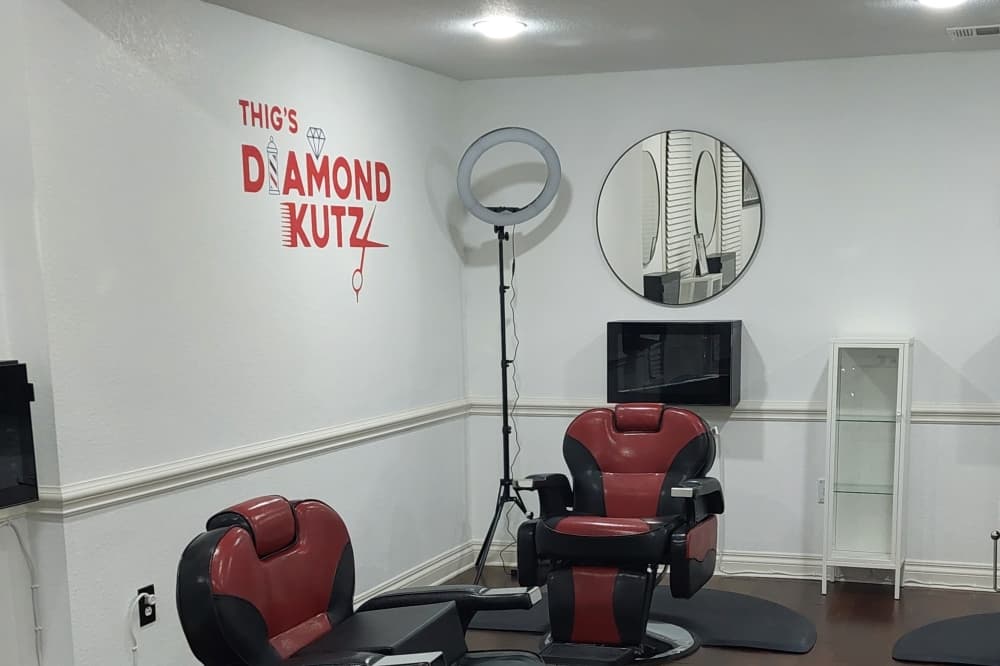 Thig's Diamond Kutz opens in Round Rock following delays