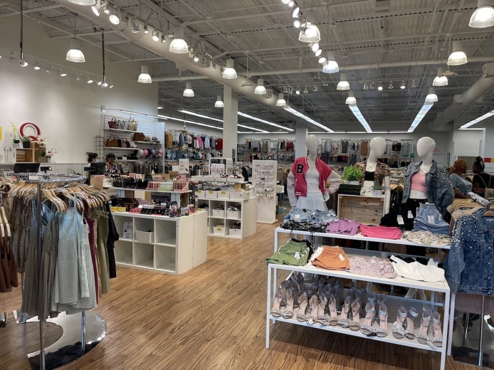 Q Fashion opens store in Sugar Land's First Colony Mall
