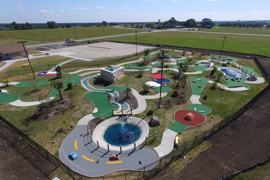 Longview Greens Mini Golf celebrates 5-year anniversary in Montgomery