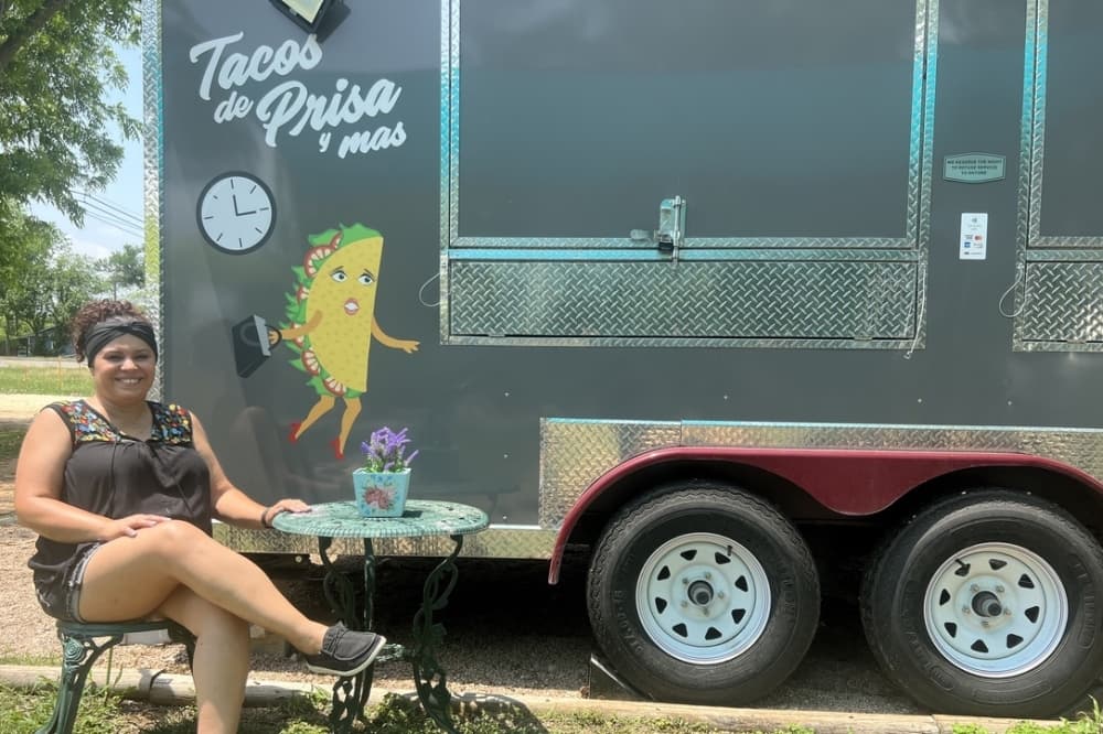 Leander-based food truck Tacos De Prisa Y Mas serves tacos to go