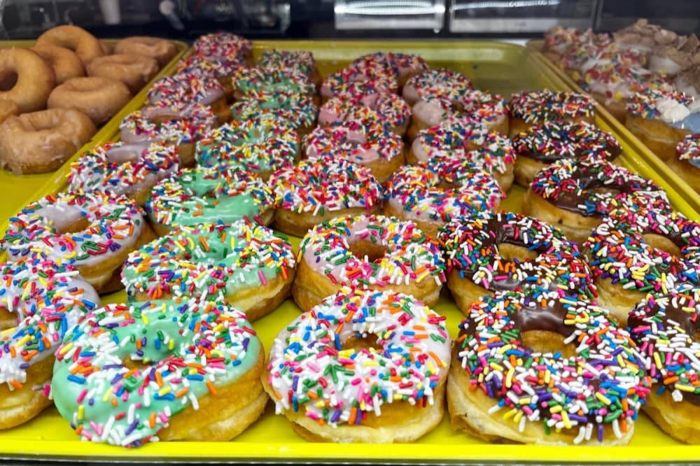 DoughMomo now serving doughnuts on Main Street in Pearland