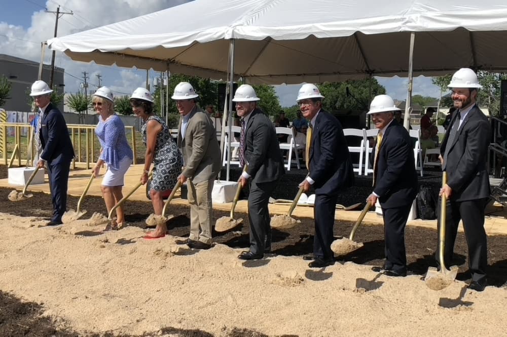 New Frost Bank location breaks ground in Friendswood