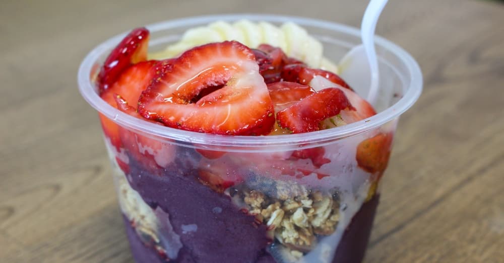 Ban Berry ($8-$17): This acai bowl consists of acai, banana, strawberry, granola and honey. (Wesley Gardner/Community Impact Newspaper)