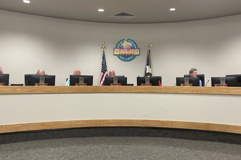 Pearland council members will be restricted from entering into contracts with city