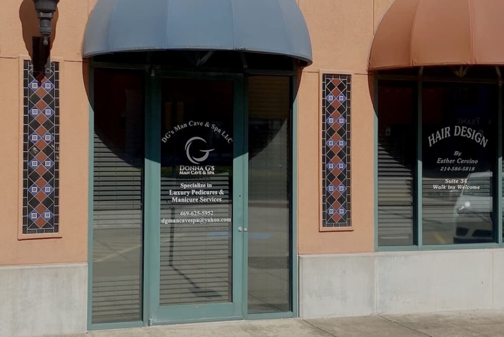 DG’s Man Cave and Spa holding ribbon cutting with Richardson Chamber of Commerce