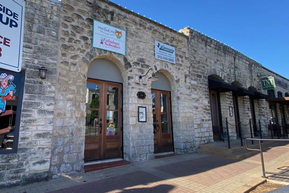 Dual boutique Fabulous Nobodies, Mad Finds, Yo! now open in downtown Round Rock