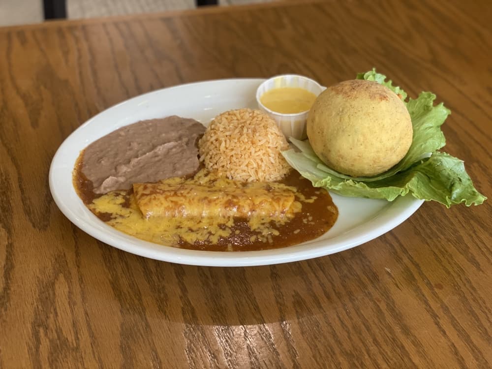 Stuffed avocado (for graphic)
