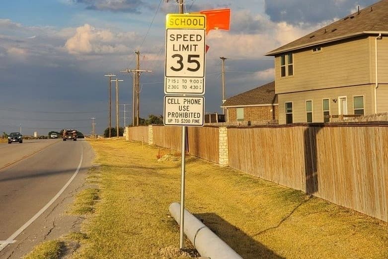 New school zone active on Limmer Loop in Hutto