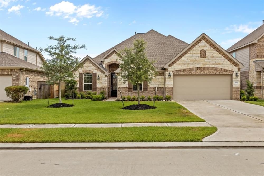 Learn about Mar Bella, August's featured neighborhood