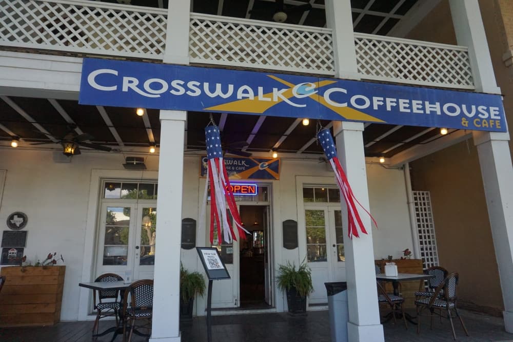 The Crosswalk Coffeehouse has coffee & espresso, multiple flavors of mimosas and breakfast pastries along with other brunch options. (Sierra Martin/Community Impact Newspaper)