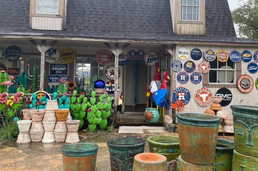Casa Luna Imports opened its doors in July. (Lizzy Spangler/Community Impact Newspaper)