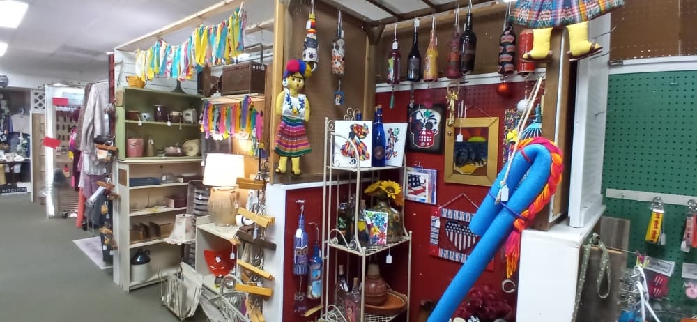 Artisan and craft vendors are welcome to pick a booth inside a Homestead Handcrafts store where employees can handle sales of the vendor’s items. (Edmond Ortiz/Community Impact Newspaper)
