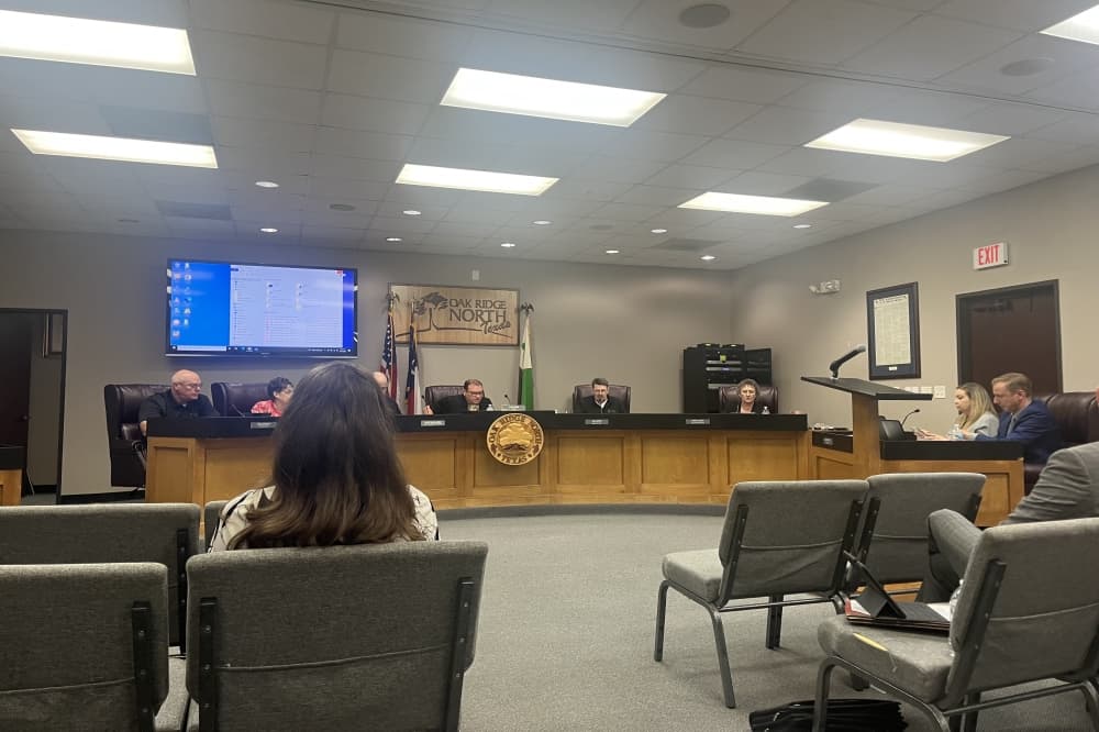 Oak Ridge North adopts no-new-revenue tax rate, amends Waste Management contract