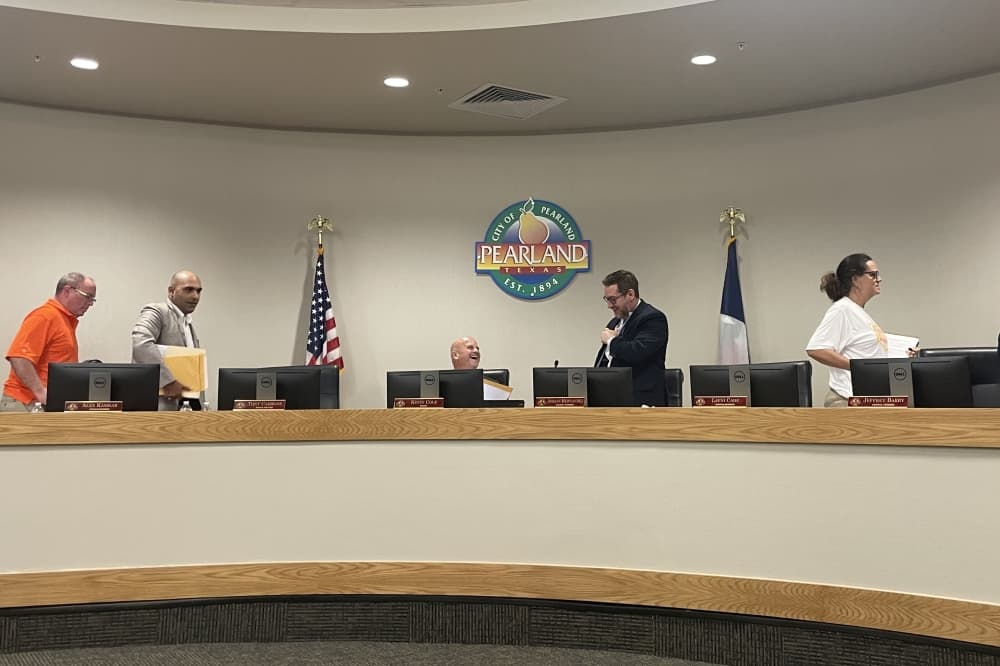Pearland to create webpage showing council members' business deals, finance reports