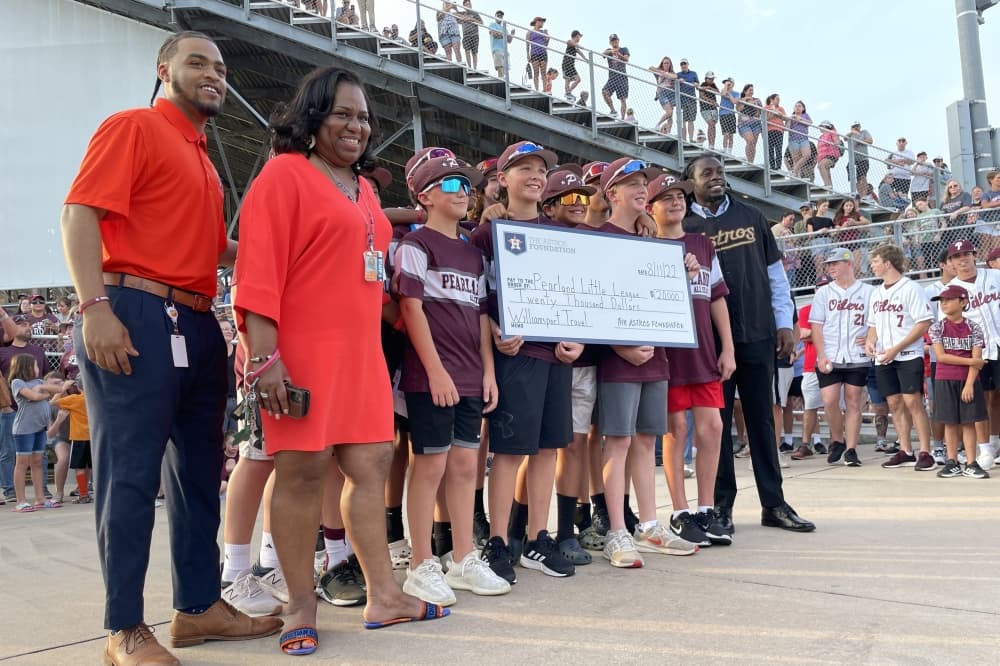 Pearland hits three home runs to blast past Pennsylvania in Little League World Series