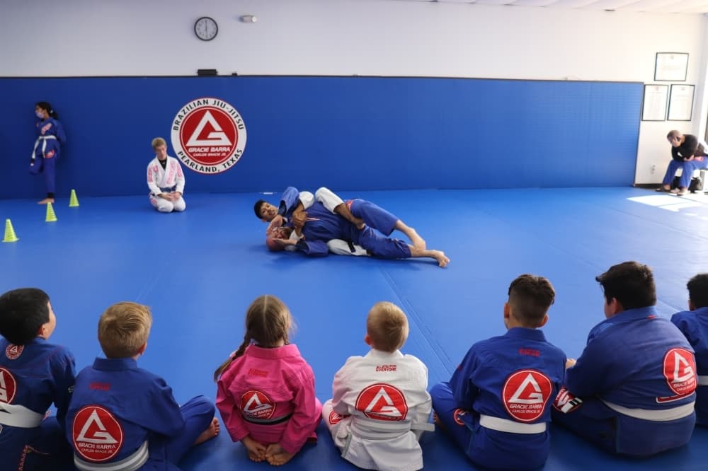 Instructors demonstrate a new move before students practice. (Ilana Williams/Community Impact Newspaper)