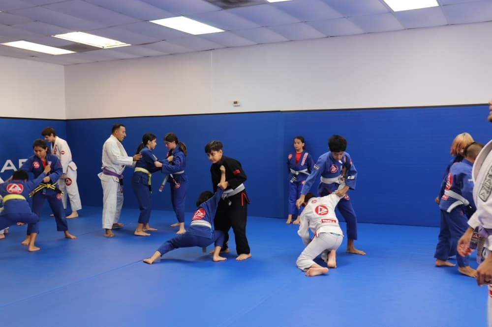 Students practice a new move. (Ilana Williams/Community Impact Newspaper)