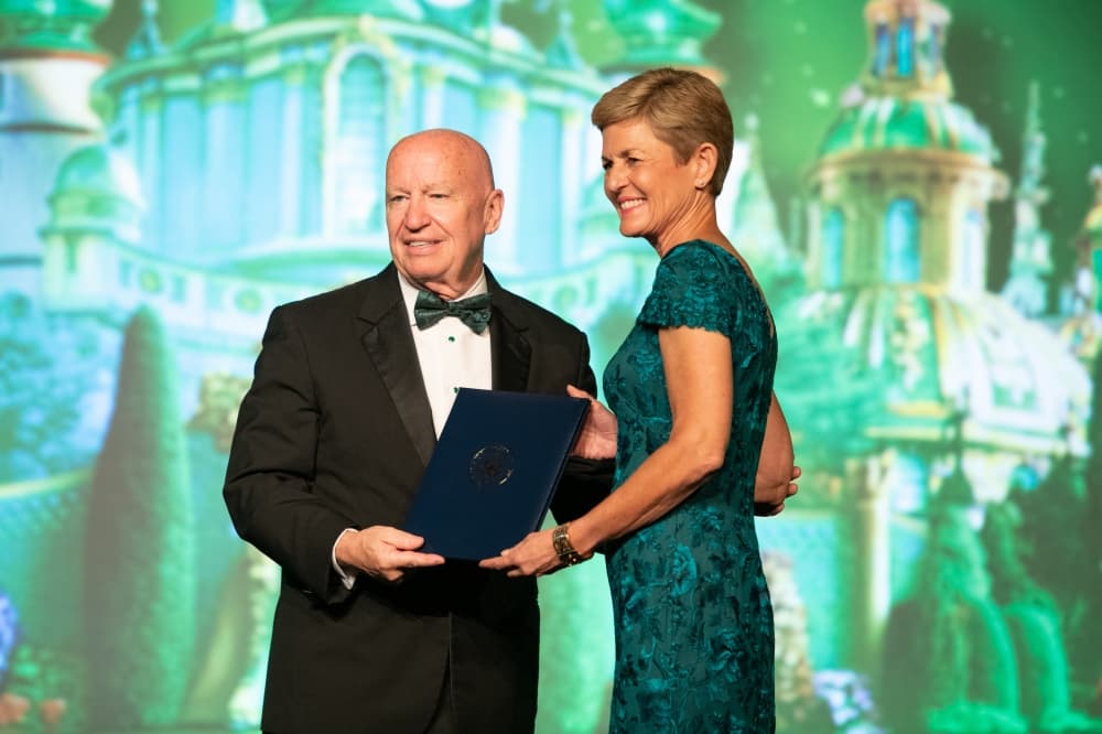 U.S. Rep Kevin Brady, R-The Woodlands, recognizes outgoing Chair Julie Ambler at the Chairman’s Ball event. (Courtesy Tara Flannery Photography)