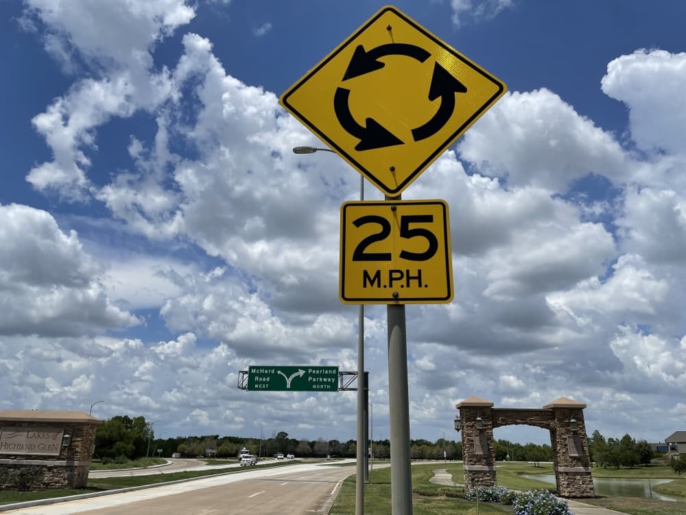 As drivers adjust to Pearland Parkway circle changes, city says project was needed ahead of McHard Road project ending
