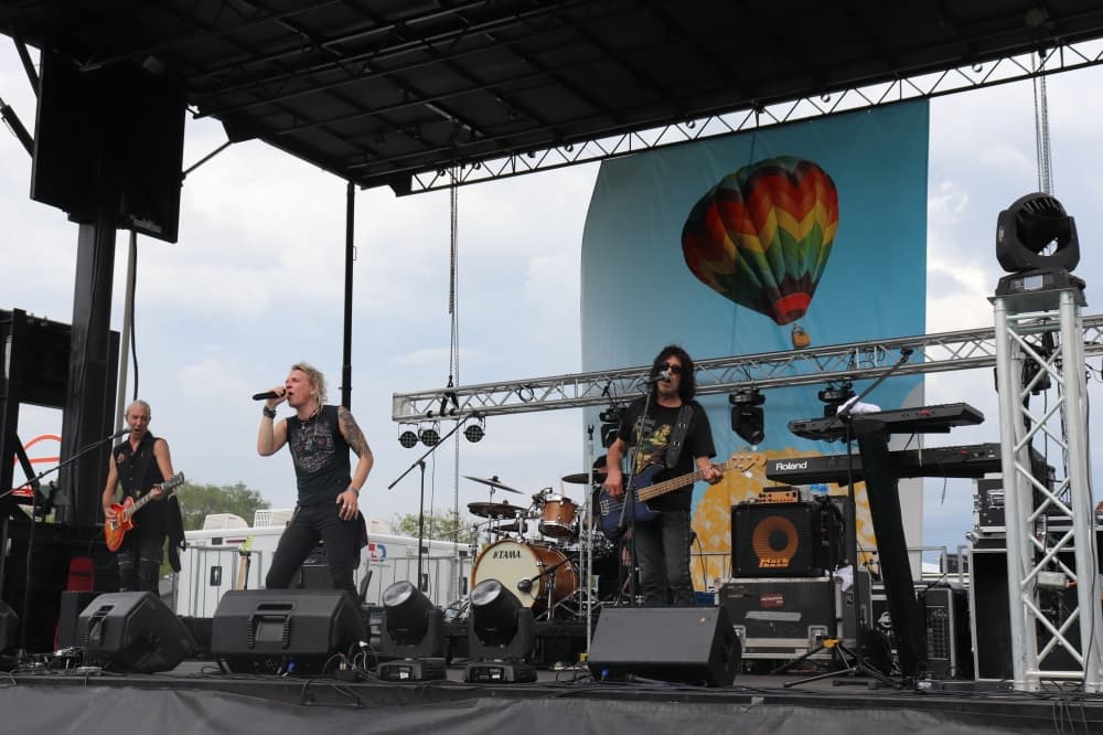 LC Rocks, a 1980s tribute rock band, performs at Pie in the Sky. (Zara Flores/Community Impact Newspaper)
