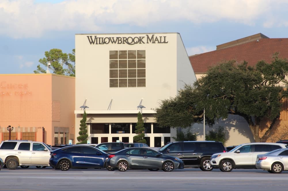 Akira coming to Willowbrook Mall this fall
