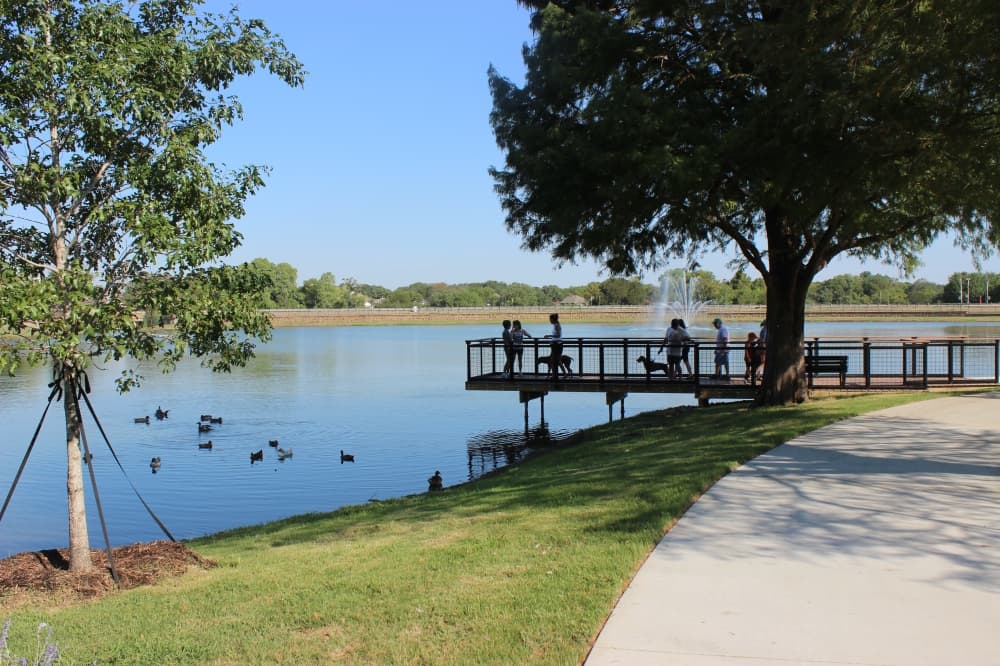 Flower Mound residents feed ducks at the newly renovated Rheudasil Park. (Samantha Douty/ Community Impact Newspaper)